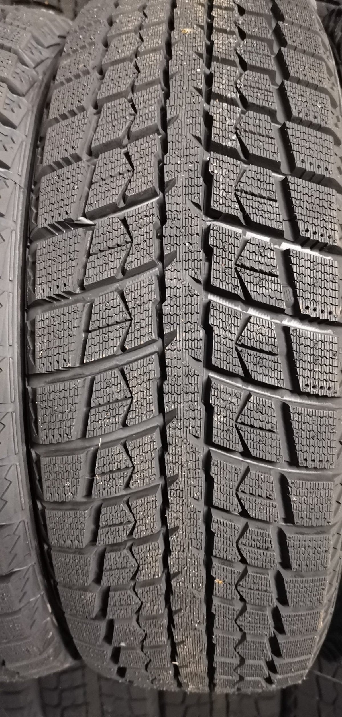 215/75R15 Linglong Green-Max Winter Ice I-15 SUV 100T